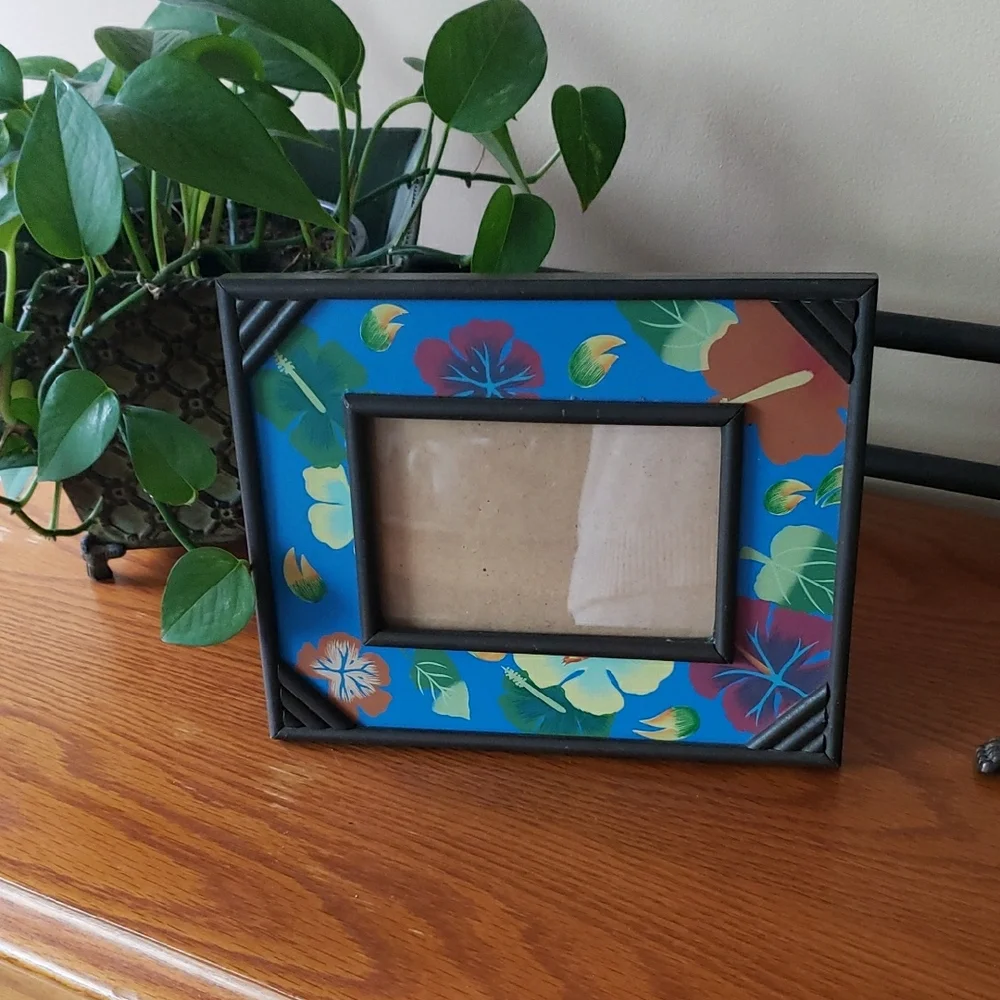 Tropical Floral Picture Frame - Holds 4 X 6 Photo